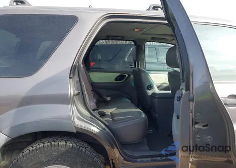 2002 Ford Escape Xlt z USA, uszkodzony, nr VIN 1FMYU03172KE10308